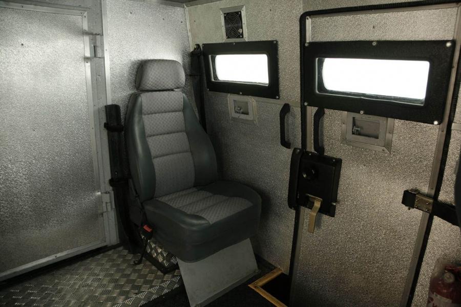  Volkswagen 9.150 ECE Armored Truck 2008 года  (фото 11 из 16)